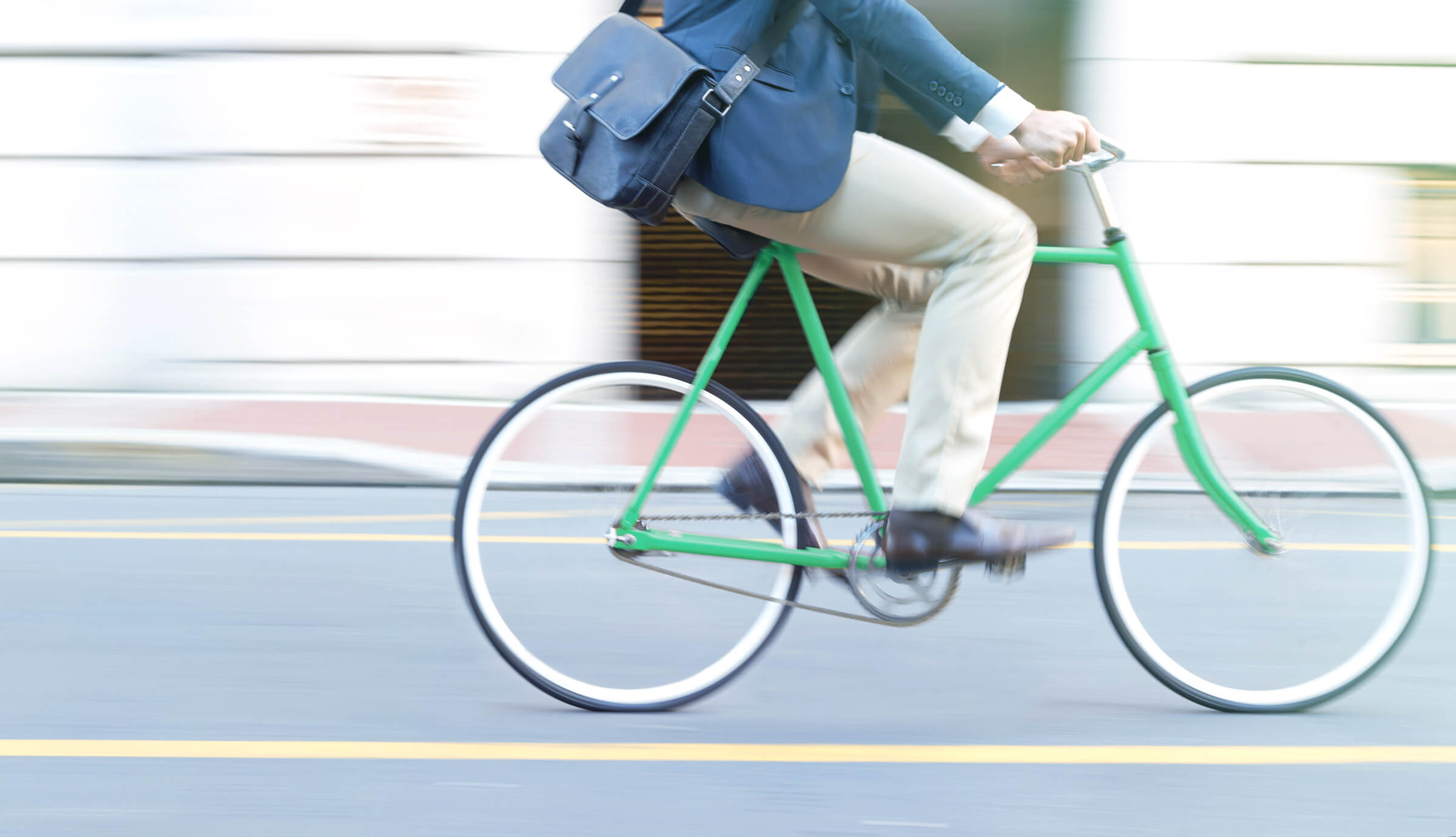 Inwestor LYNX na zielonym rowerze